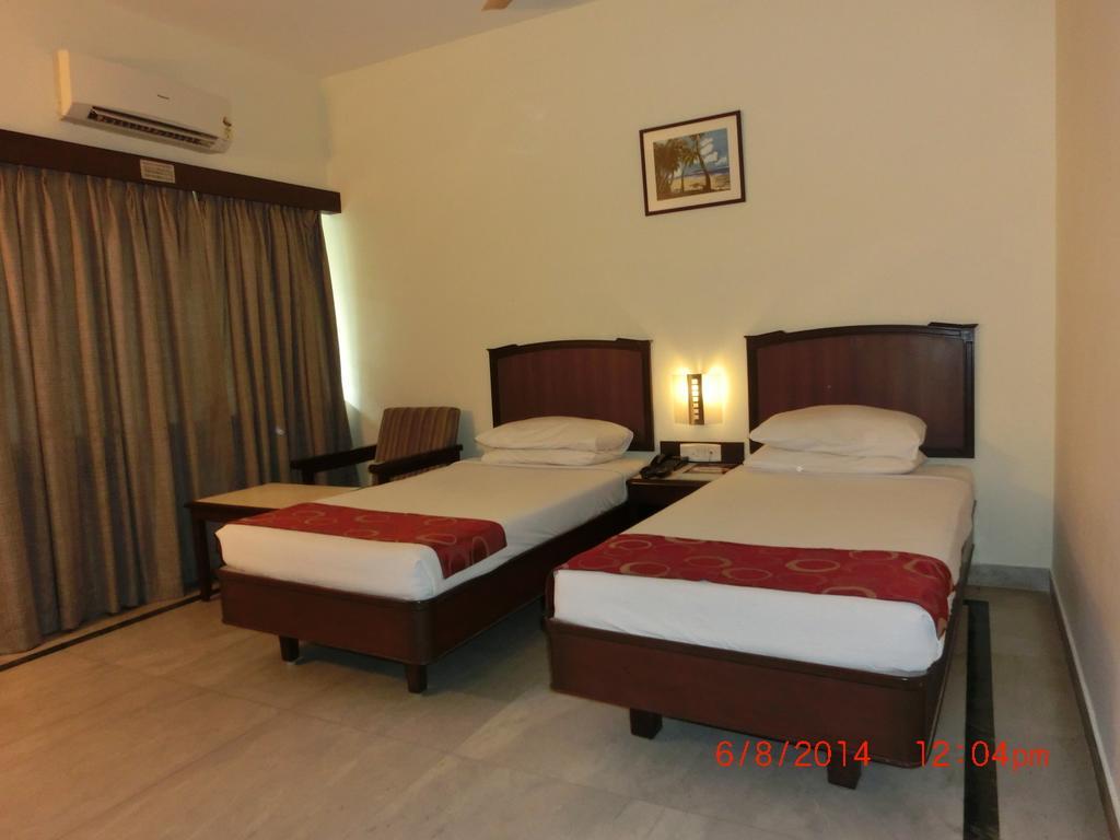 Hotel Thulashi Park Chennai Room photo